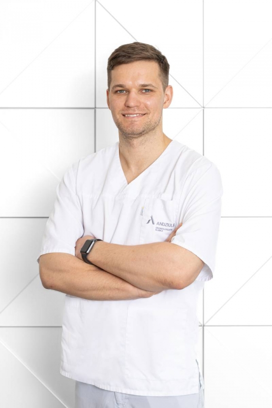 Valdas Papečkys - Oral surgeon